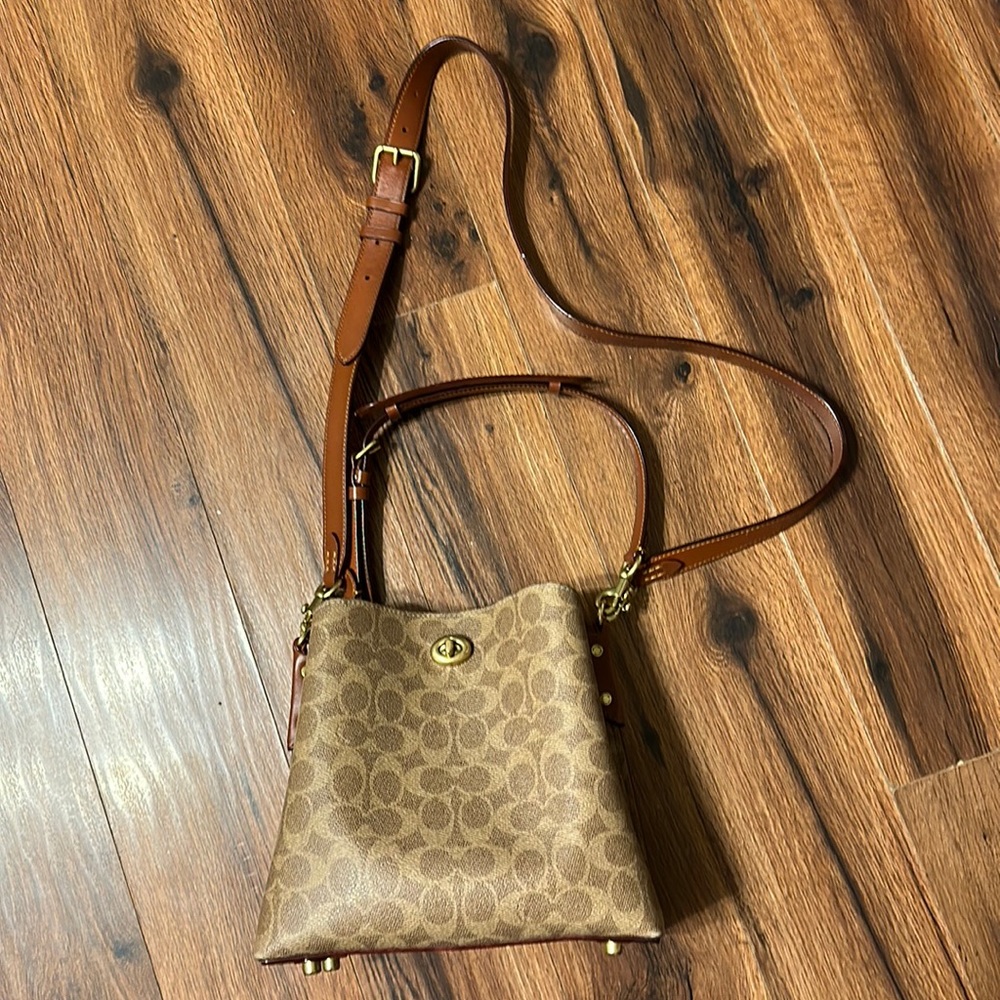 Coach bucket purse/crossbody